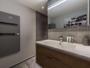 Courchevel 1550 moderne: 3 chambres, 6 pers, parking, Wi-Fi - FR-1-631-233