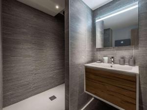 Courchevel 1550 moderne: 3 chambres, 6 pers, parking, Wi-Fi - FR-1-631-233