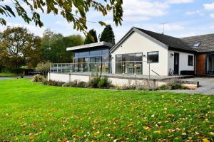 Finest Retreats - Yonder Castle Hill