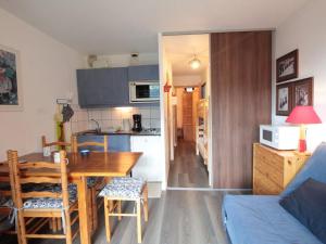 Studio lumineux avec balcon et vue sur pistes, animaux admis - FR-1-687-61