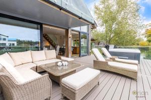 Waters Edge 16, Heron Lodge