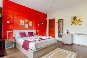 Red Palms by Boho, Forest facing with Kitchen & Pool