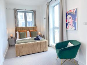 Promo Rate - 3 Bedroom Battersea Penthouse with 3 Private Balconies near Clapham Junction & Battersea Power Station by NourNest Apartments