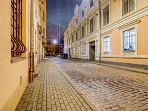 Authentic Old Riga Heritage, 2BR, Grand Ceilings