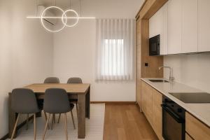Bright & Cozy Luxury Home with Exclusive Garden 2