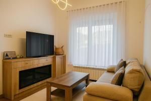 Bright & Cozy Luxury Home with Exclusive Garden 2