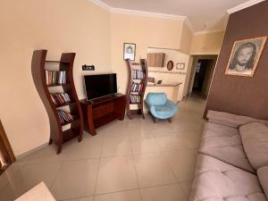 Casa com piscina em condomínio