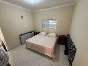 Casa com piscina em condomínio