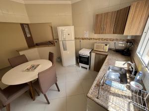 Casa com piscina em condomínio