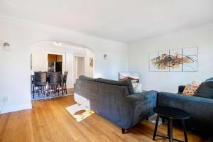 Spacious 6B6B duplex in Seattle