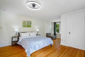 Spacious 6B6B duplex in Seattle