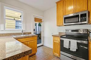 Spacious 6B6B duplex in Seattle
