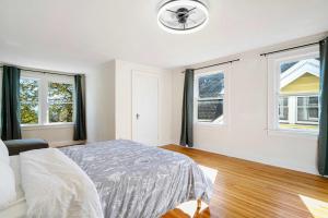 Spacious 6B6B duplex in Seattle