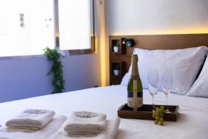 Moderno no Gonzaga a 400m da praia com AC