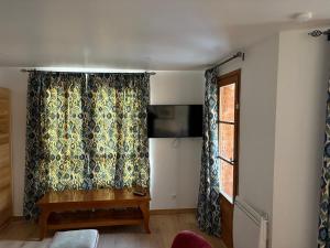 Prince des Cimes Arc1950 six bed, ski-in, ski-out, Saturday check-in-and-out