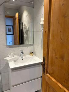 Prince des Cimes Arc1950 six bed, ski-in, ski-out, Saturday check-in-and-out