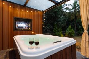 Eden Estate by StayJadeJacuzzi Huge Garden Luxe