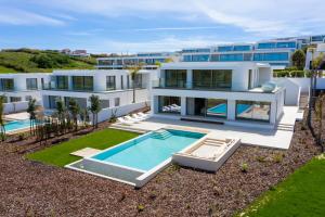 Peralta Beach - Award Winning Exquisite Dream Villa with Infinity Pool