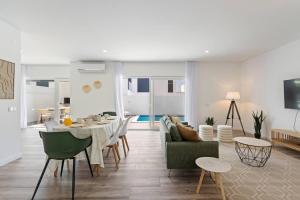 Modern Villa with Private Pool Near Baleal Beach