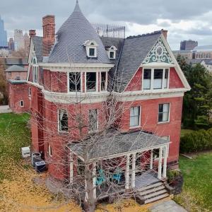 Carriage House with garage downtown