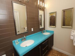 The Beach Club At Siesta #204B