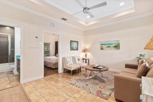 The Beach Club At Siesta #204C