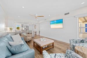 Beach Harbor Club B305