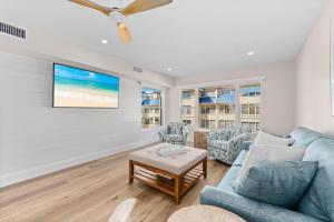 Beach Harbor Club B305