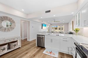 Beach Harbor Club B305