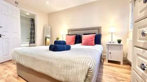 Promo Rate - 1BDR flat in West Kensington with mini Garden near Kensington Olympia & Earls Court