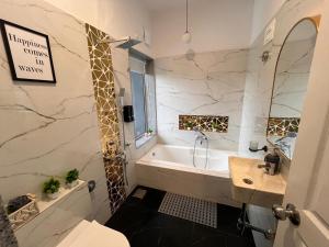 Casa Oceanus - Pool Facing Room - Ganpatipule