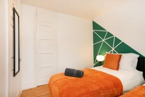 Stylish 4BR-Ideal for Groups-WiFi - Parking - Constructor Friendly