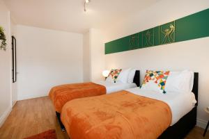 Stylish 4BR-Perfect for Groups-WiFi - Parking - Constructor Friendly