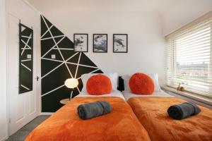 Chic 4BR-Ideal for Groups-Fast WiFi - Free Parking - Constructor Friendly