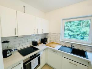 Sunny 2BR Home w private terrace&secure parking