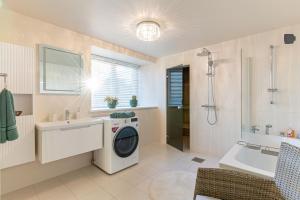 Apartment With a Lake View and Sauna