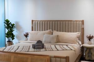 The W Hotel Residence With Roof Top Pool, Gym Plus 2 Free Valet Parking spaces