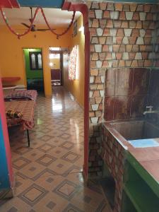 Temple View Non AC and No Car Parking Guest House Near Kamatchi Amman Temple Guest Check in Time 9PM and Check out 9AM ONLY 12 HOURS