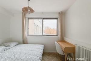 Room in spacious T7 in Paris 20