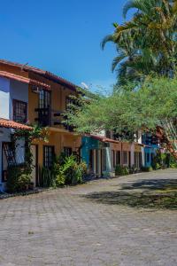 Casa em condomínio com piscina