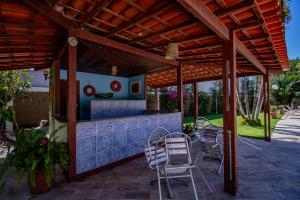 Casa em condomínio com piscina
