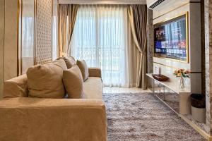 Luxury 1BR Resort-Style Suite at Dusit Grand Park 2-5 Mins to Beach