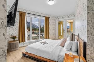 4BR Luxury Mountain Retreat Private HotTub Sleeps 17