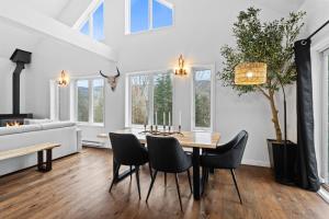 4BR Retreat with Jacuzzi and Mont-Tremblant View