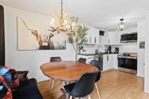 4BR Retreat with Jacuzzi and Mont-Tremblant View