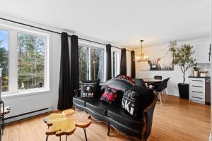 4BR Retreat with Jacuzzi and Mont-Tremblant View