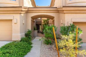 3BR Stay with Heated Pool, Spa, Gym and Grill Access