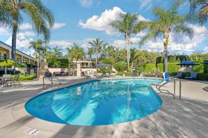 Best Western Plus South Coast Inn