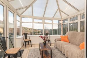 New Comfy 4BR House, Driveway Park, Games