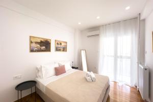 Eclectic Moonstone apartment in Athens